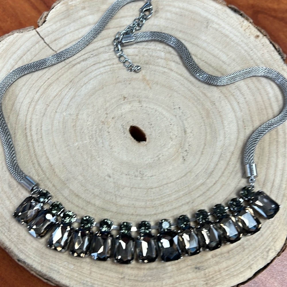 Loft bling necklace. J1